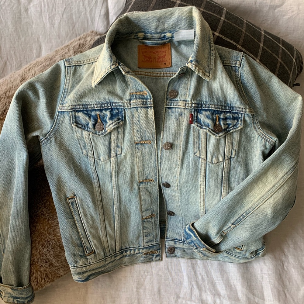 Levi’s medium women’s denim jacket. Oversized